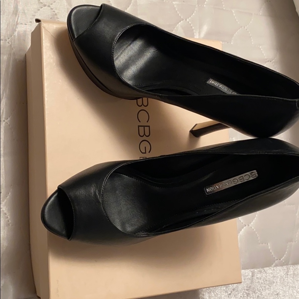 BCBG PUMPS
